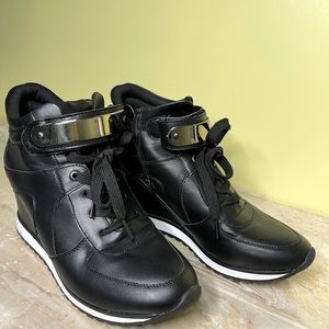 Shoe dazzle/ black / heel tenis shoes